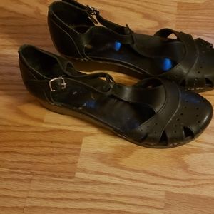 Used tee strap clogs.